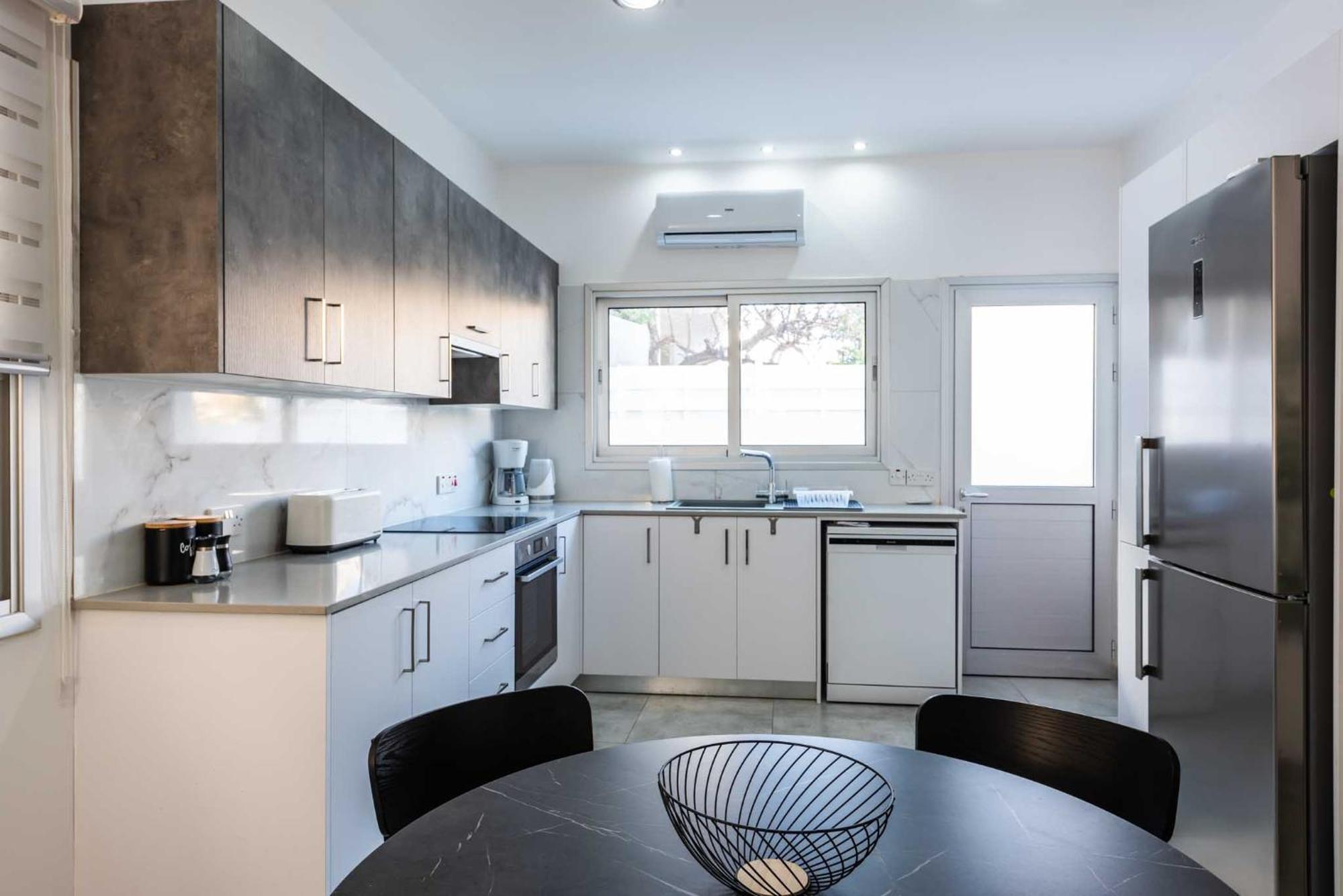 Kition City Apartments - Central Location ลาร์นาคา ภายนอก รูปภาพ